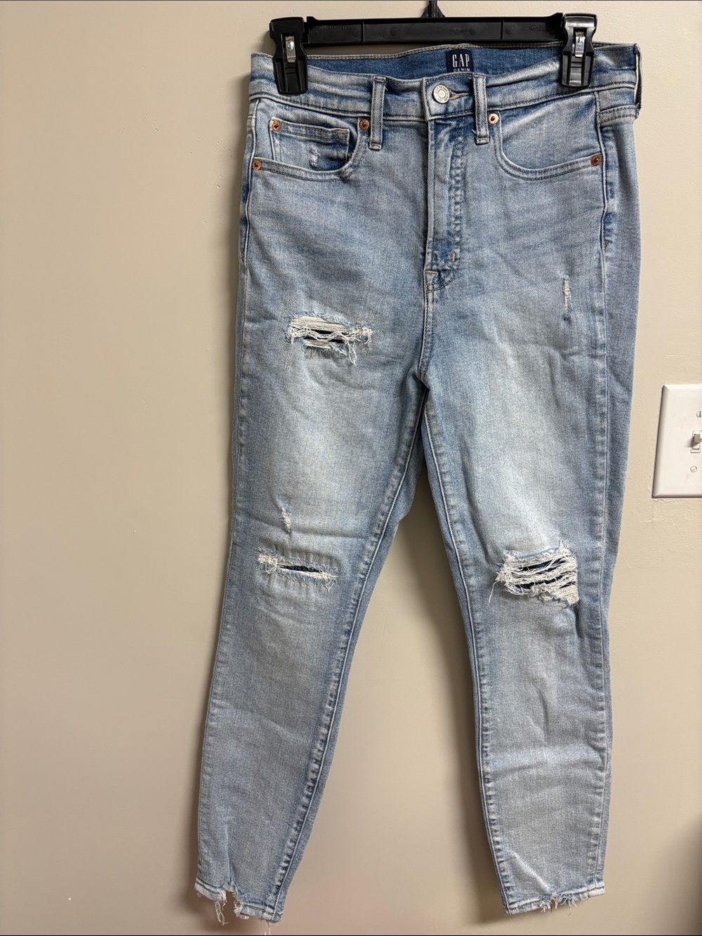 GAP Women's Light Wash Skinny Ripped Jeans